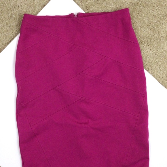 Express| Hot pink pencil skirt - Picture 4 of 10
